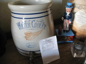 3gal hand turned water cooler